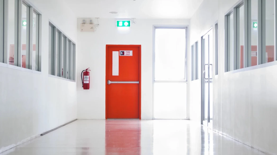 Manutenzione serramenti resistenti al fuoco REI ed emergenza