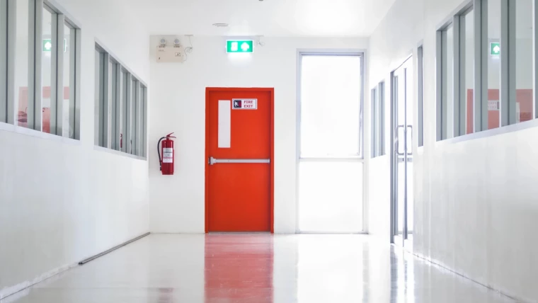 Manutenzione serramenti resistenti al fuoco REI ed emergenza